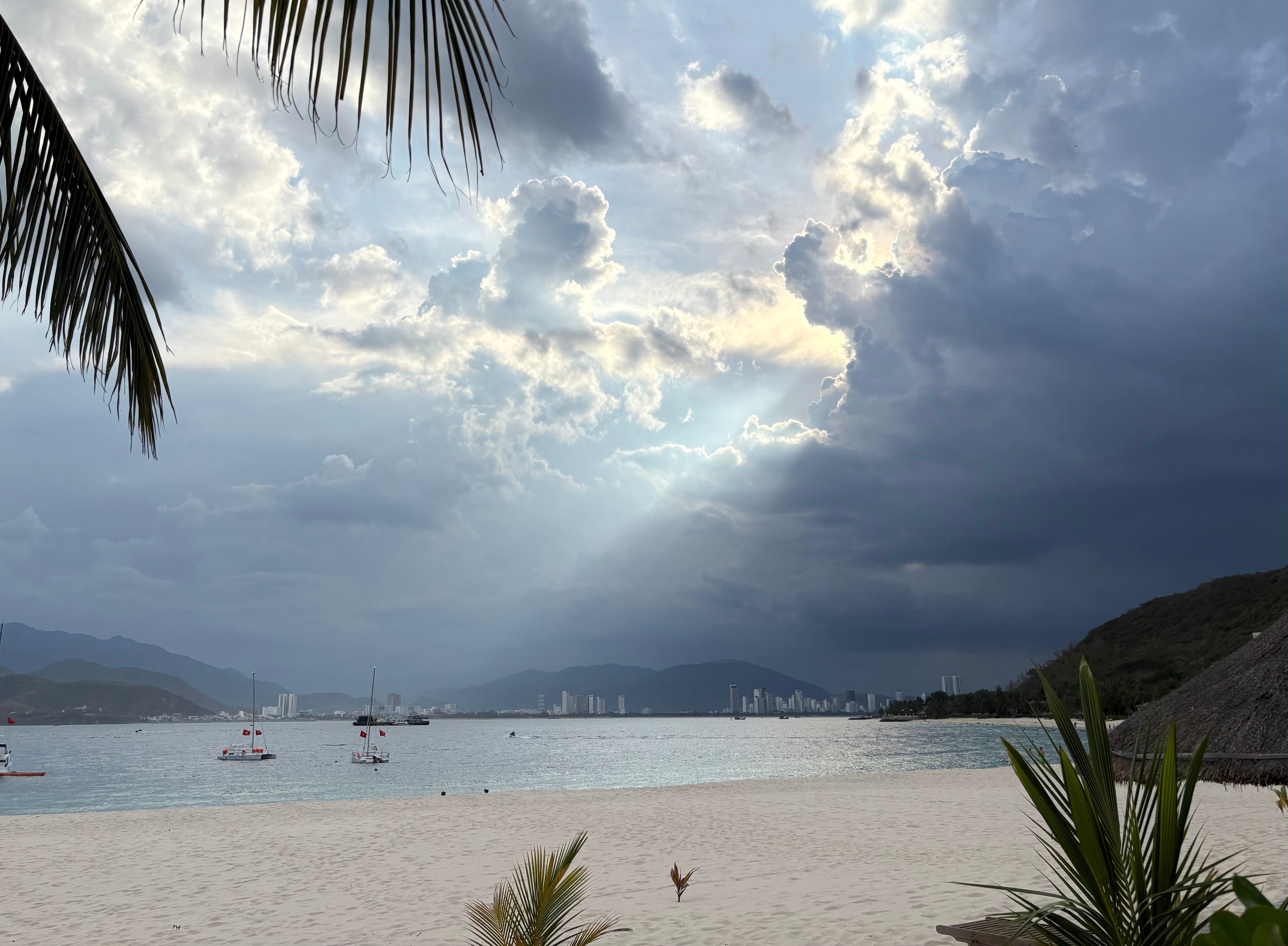 Nha Trang beach, Vinpearl island