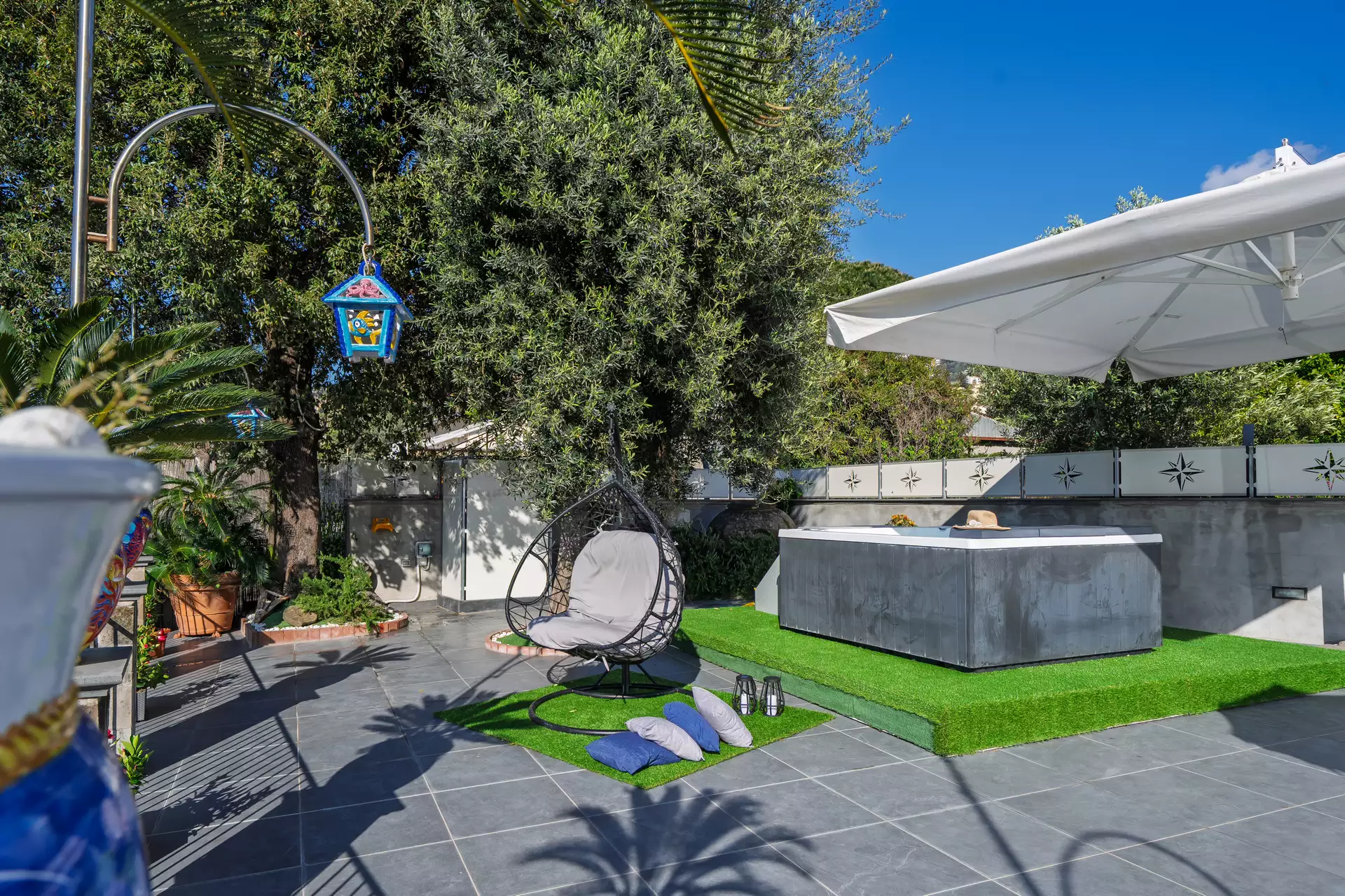 Villa De Luca — jacuzzi and terrace garden