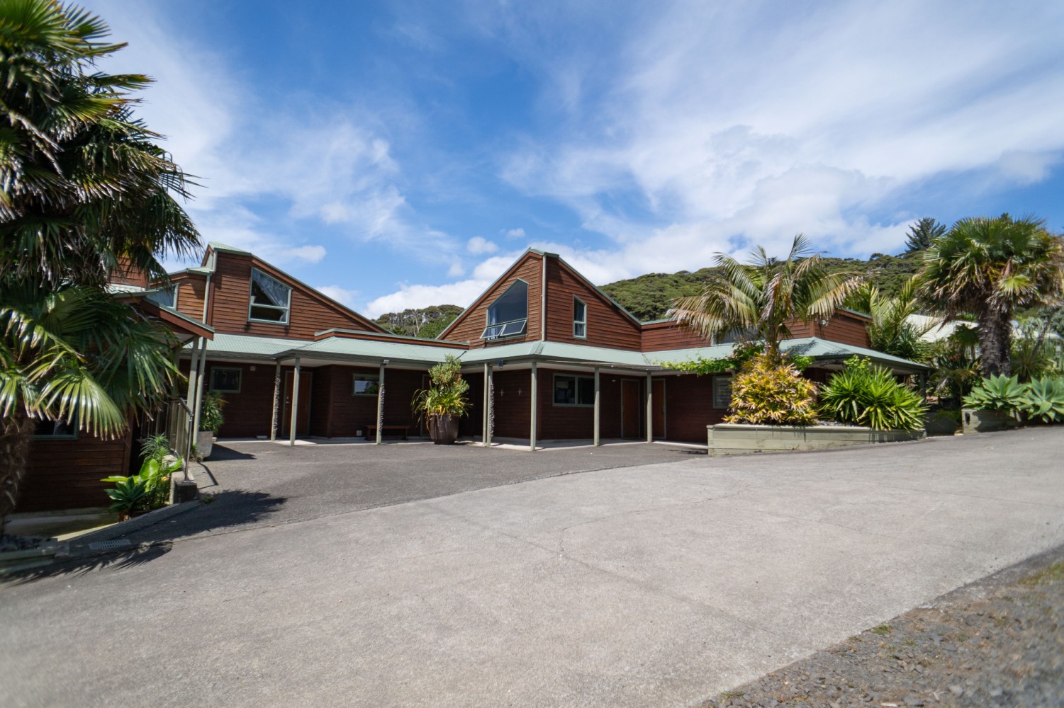 Koru Lodge Raglan — apartments with ocean views