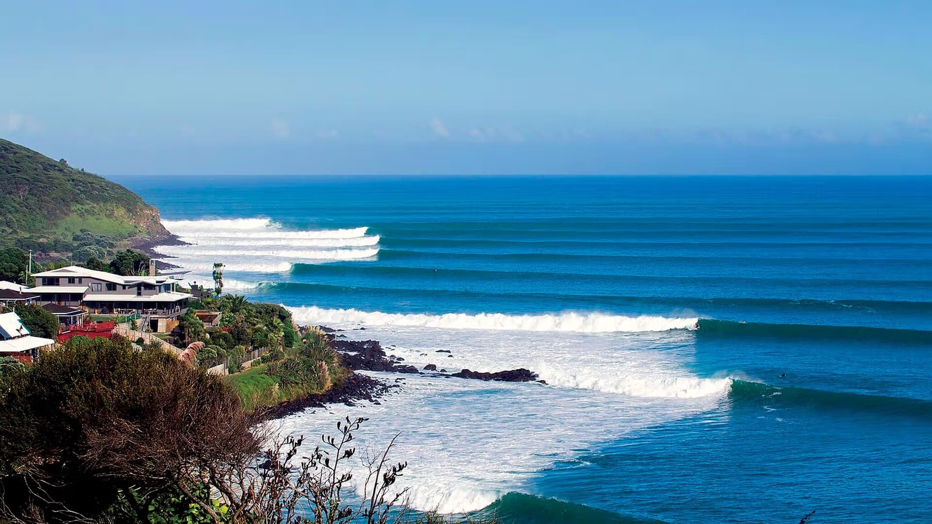 Raglan surf break — world-famous left-hand wave